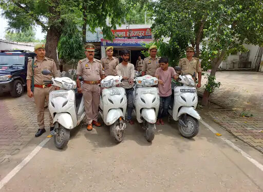 मोदीनगर में गर्लफ्रेंड को विदेश घुमाने के लिए बन गए अंतर्राज्यीय वाहन चोर गिरोह के बदमाश, 6 महीने में चुराए 12 से ज्यादा बाइक-स्कूटी, 10 गाड़ी बरामद, पुलिस ने गिरफ्तार कर भेजा जेल